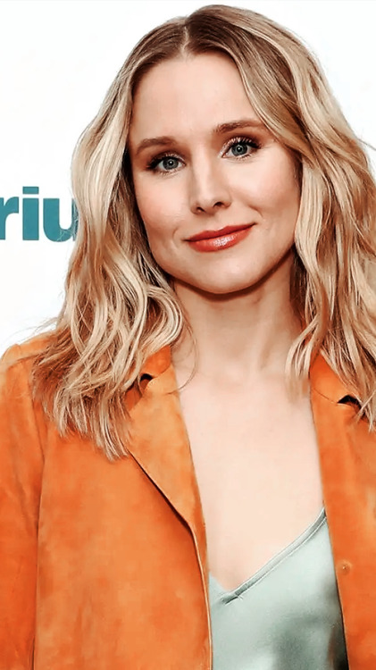 Kristen Bell // by xlockscreens ♡like if you save or use and you can more lockscreens here. Make you