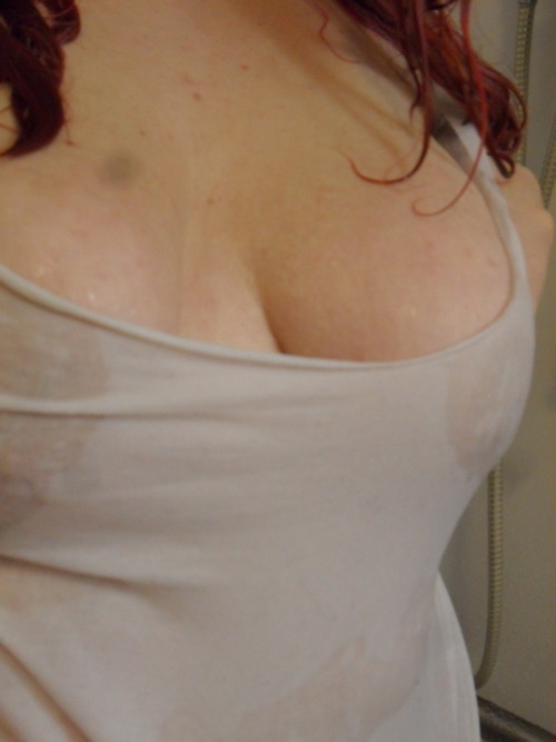 kittenwantscream:  Awkward as hell looking but I had a request for wet tshirt pics! Soooo here you are :D I don’t have any tight white shirts, I just have some baggyish ones, because I use them for cleaning, lounging, or dying my hair haha, I think