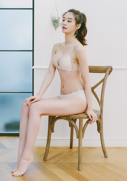 gravure-glamour:  Carmen