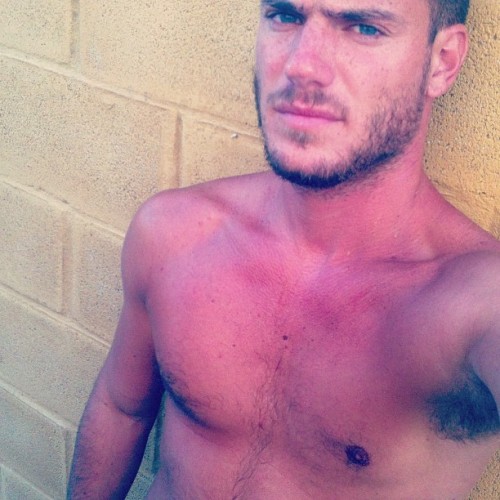 guysandpits:  Woof