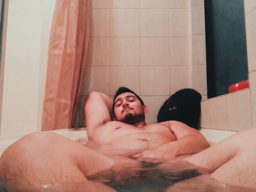 thecubthatdanced:Cub in a tub.