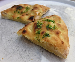 lifeisfoodandlove:  Warm garlic bread in