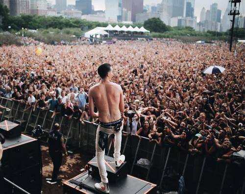 g-eazysource: g_eazy Turnt the fuck up in front of 50 thousand people today at lolla !!! Thank you f