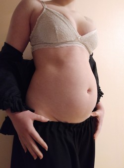 Porn Pics bellabloatbelly:my tummy is so swollen, it