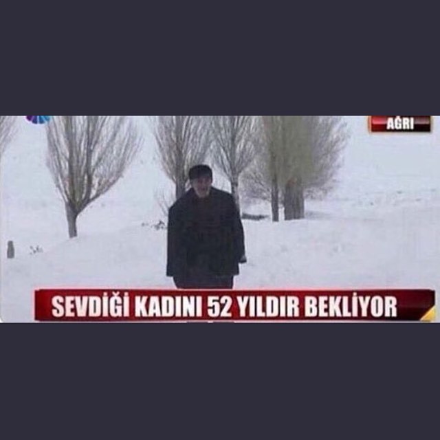 Sevdiği kadını 52 yıldır bekliyor