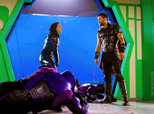 cannonballonfire:  Chris Hemsworth and Tom Hiddleston on set of ‘Thor: Ragnarok’, (2017). Dir Taika 