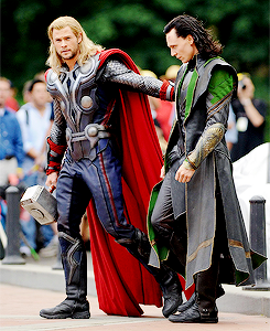 :   ♔ tom hiddleston on set of the avengers