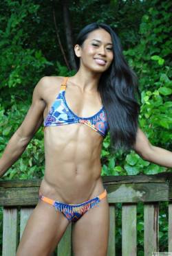 showmetheabs:  Solinda Hong