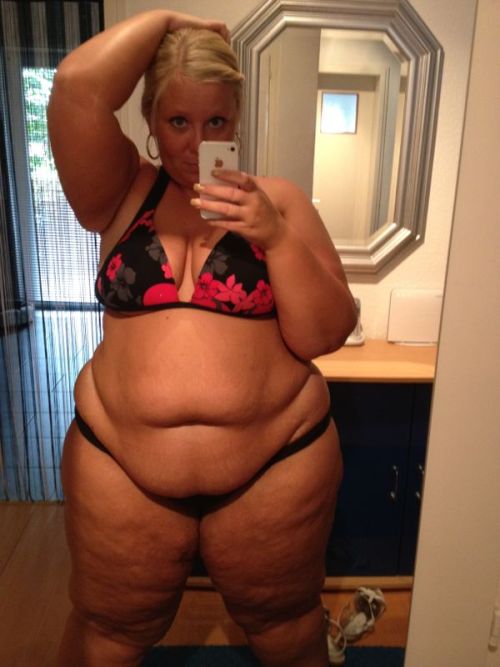 garyplv:  yum475:  Gorgeous women  √ 