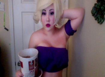 lennythereviewer:  tittily:  keepin’ it classy with fried chicken tramp  There’s cosplay for this already!?