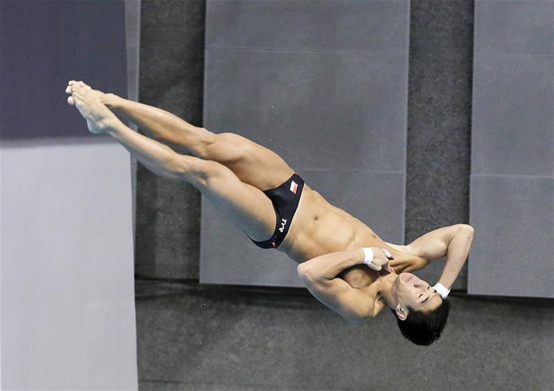 jasperbud:  &ldquo;Day 12 - Timothy Lee in action at the Men’s 1m Springboard