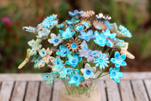 sosuperawesome:Ceramic flowers by orlydesign on Etsy• So Super Awesome is also on Facebook, Twitter 