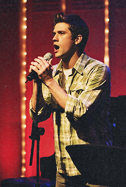 aaronntviet:aaron tveit + singing