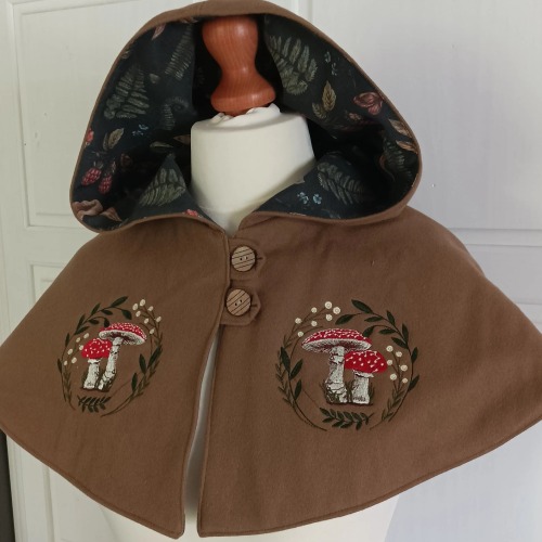 Embroidered Capes // CraftStoreCz