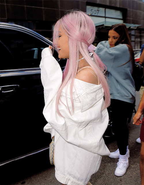greedyforloves: Ariana Grande leaving her apartment with friends in NYC, July 18th, 2018
