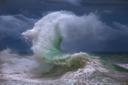 earthlynation:  Waves. Photos by Giovanni Alleivi