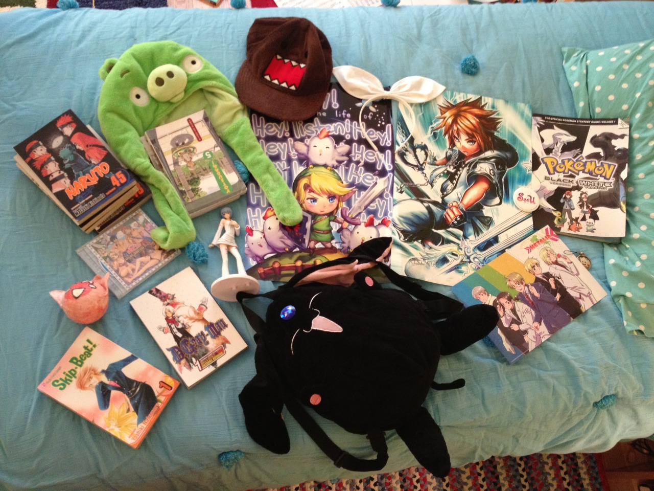 wwhat-do-wwe-havve-here:  I’m having a giveaway because I have too much crap and