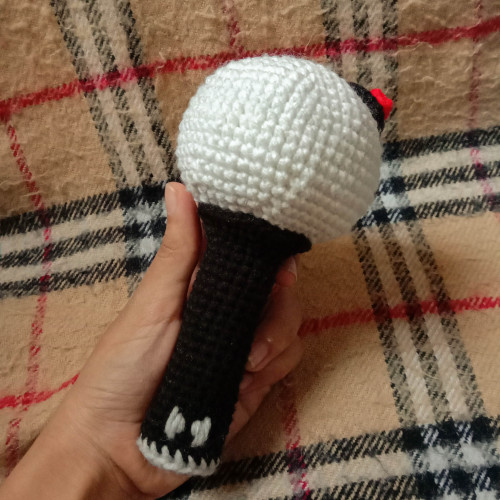 Hey loves!I’m excited to share with y’all this BTS Army Bomb Amigurumi! &lt;3 