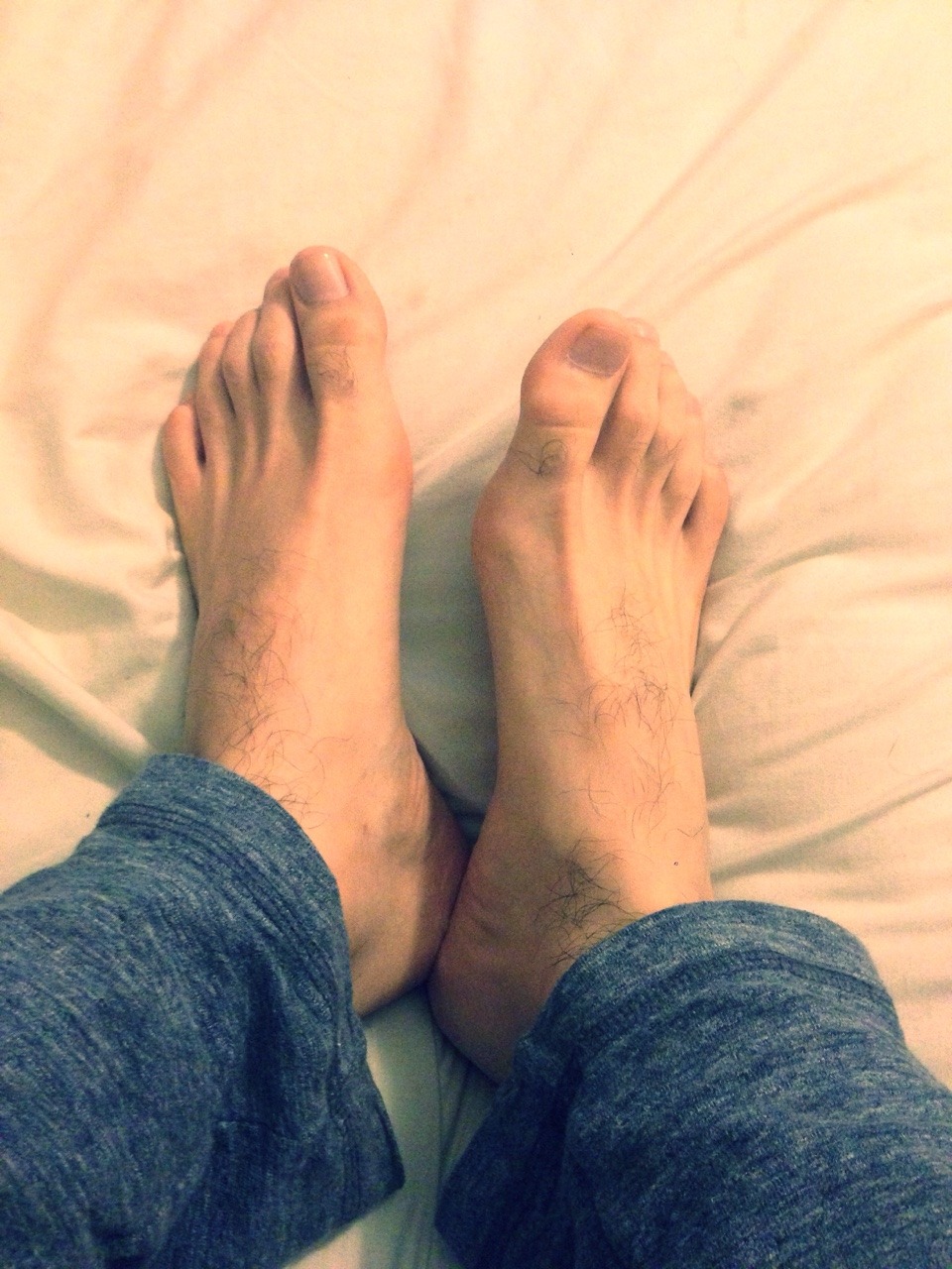 the-iant:  For those foot lovers out there :)
