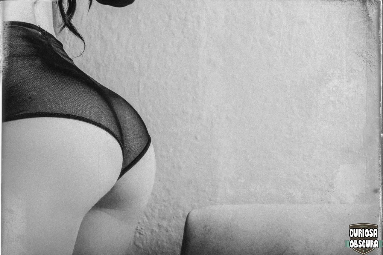 curiosa-obscura: high wasted follow us for more homemade nudie pics ;] 