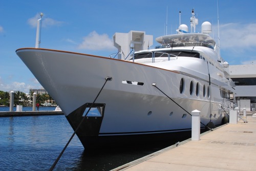 megayacht