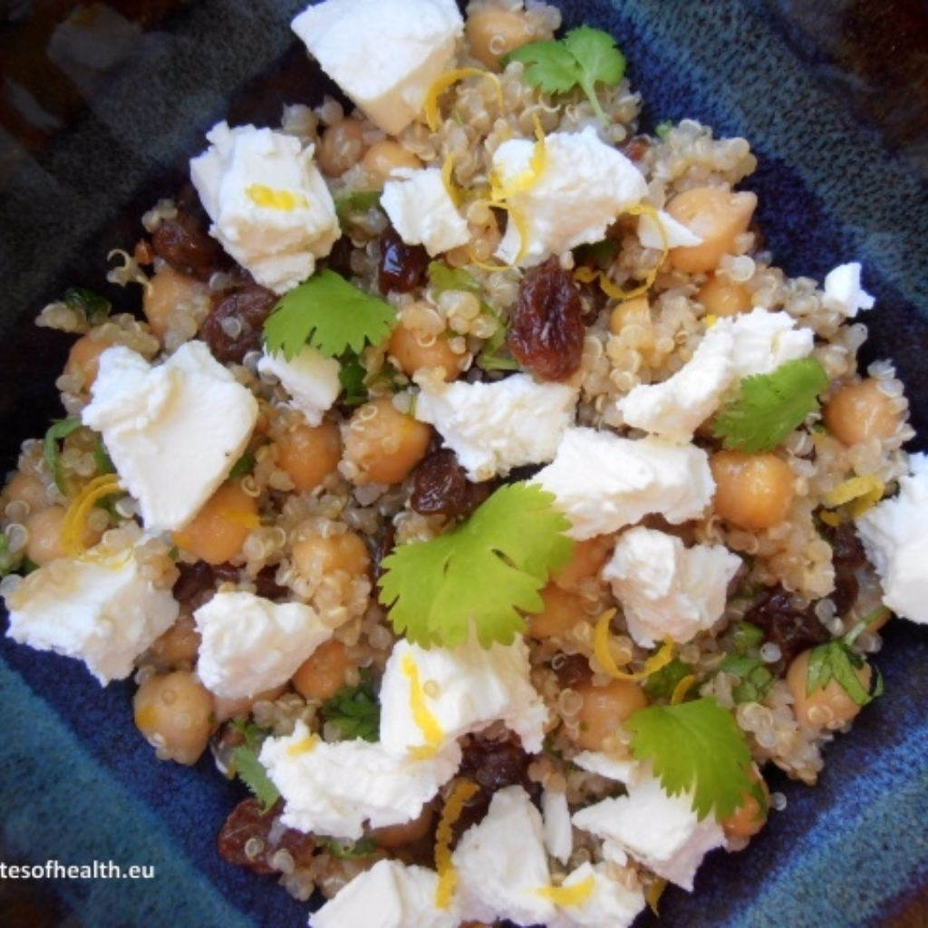 Quinoa Salad Greek
Add some feta cheese to this salad with quinoa and chickpeas and transfer to sunny Greece!
Brought to you by Tastes of Health