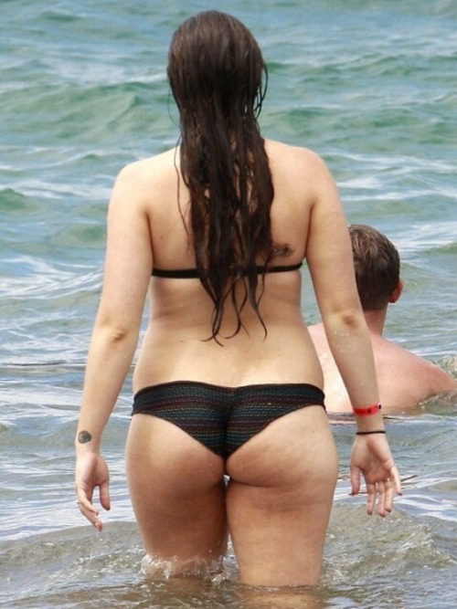 Sophie Simmons, daughter of Kiss bassist Gene. I’d fuck her.