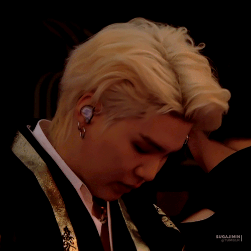 HE IS SO HOT FOR THIS (cr. @/joonie)