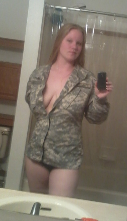 usmilitarysluts:  Big tit Army girl PVT Strutt takes a few topless selfies in the