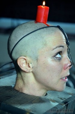 thebrutalizer:  I don’t generally go for wax and shaved heads but this is a creative means of torture. 