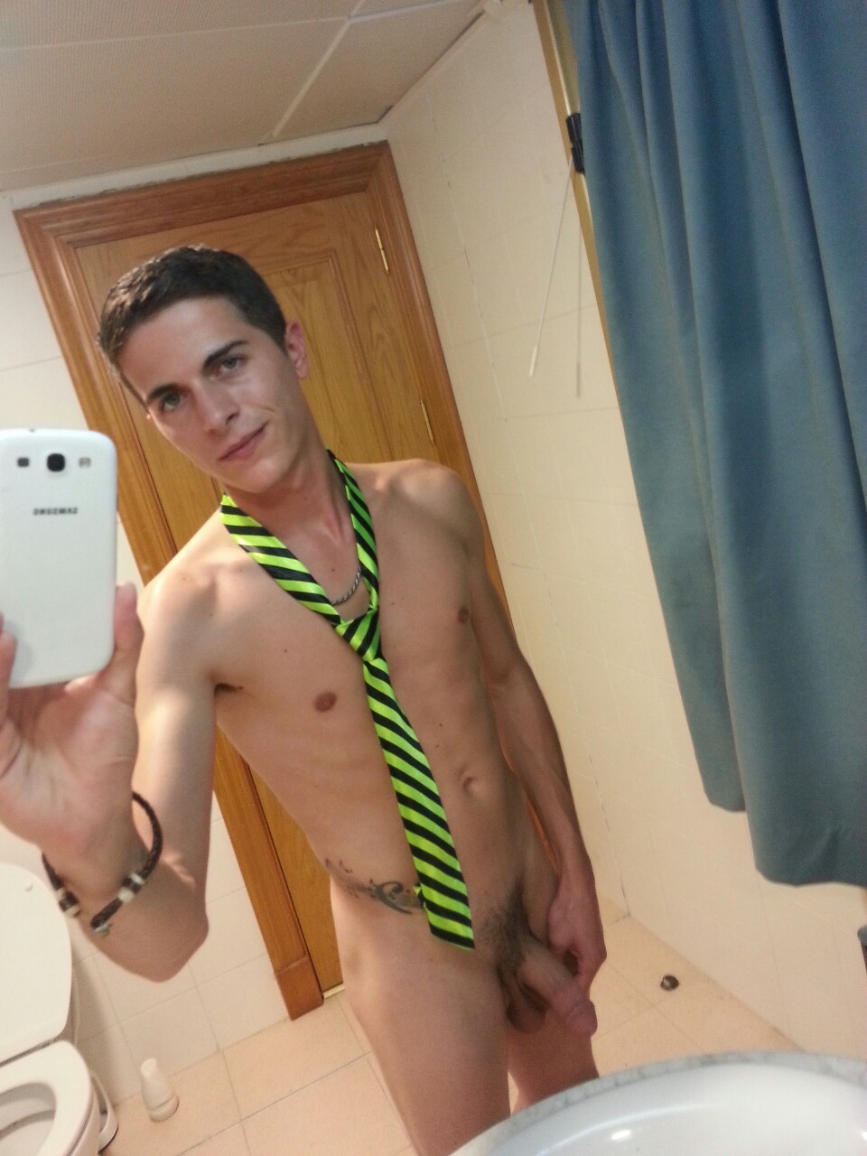 jockswiththickcocks:  ACTIVE gay porn blog, 18+ ——&gt;!! jockswiththickcocks !!&lt;——
