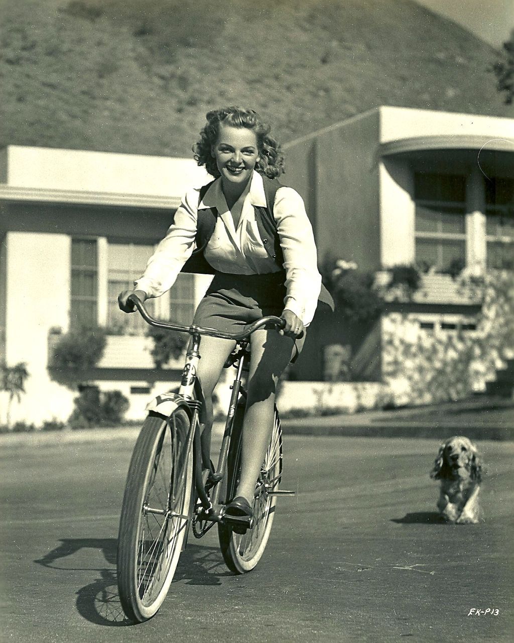 ridesabike:  Elyse Knox rides a bike. 