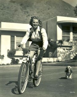 ridesabike:  Elyse Knox rides a bike. 