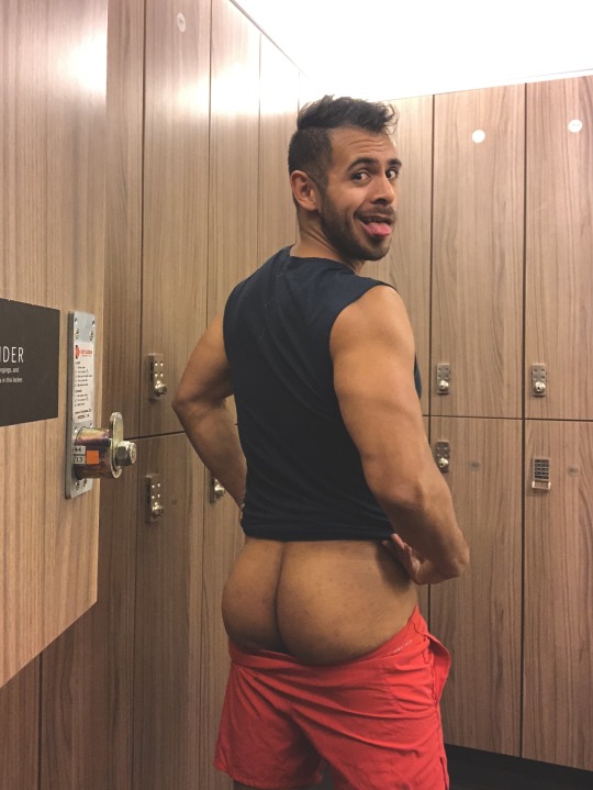 heyitscarlosjr: Cheeky 