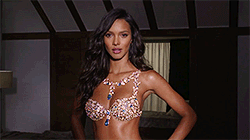 loveangelvs:  NEW: LAIS RIBEIRO WEAR Ū MILLION ‘CHAMPAGNE NIGHT’ FANTASY BRA 2017!   