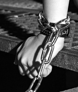 vanillais4icecream: rogerrabbit36605: The chains that bind us 🕸 ` 