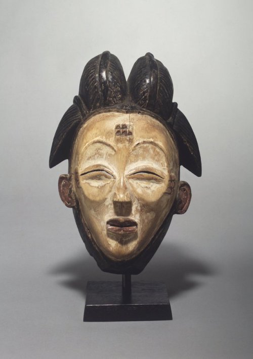 Mask (okuyi) of the Punu people, Gabon.  Artist unknown; late 19th or early 20th century.  Now in th