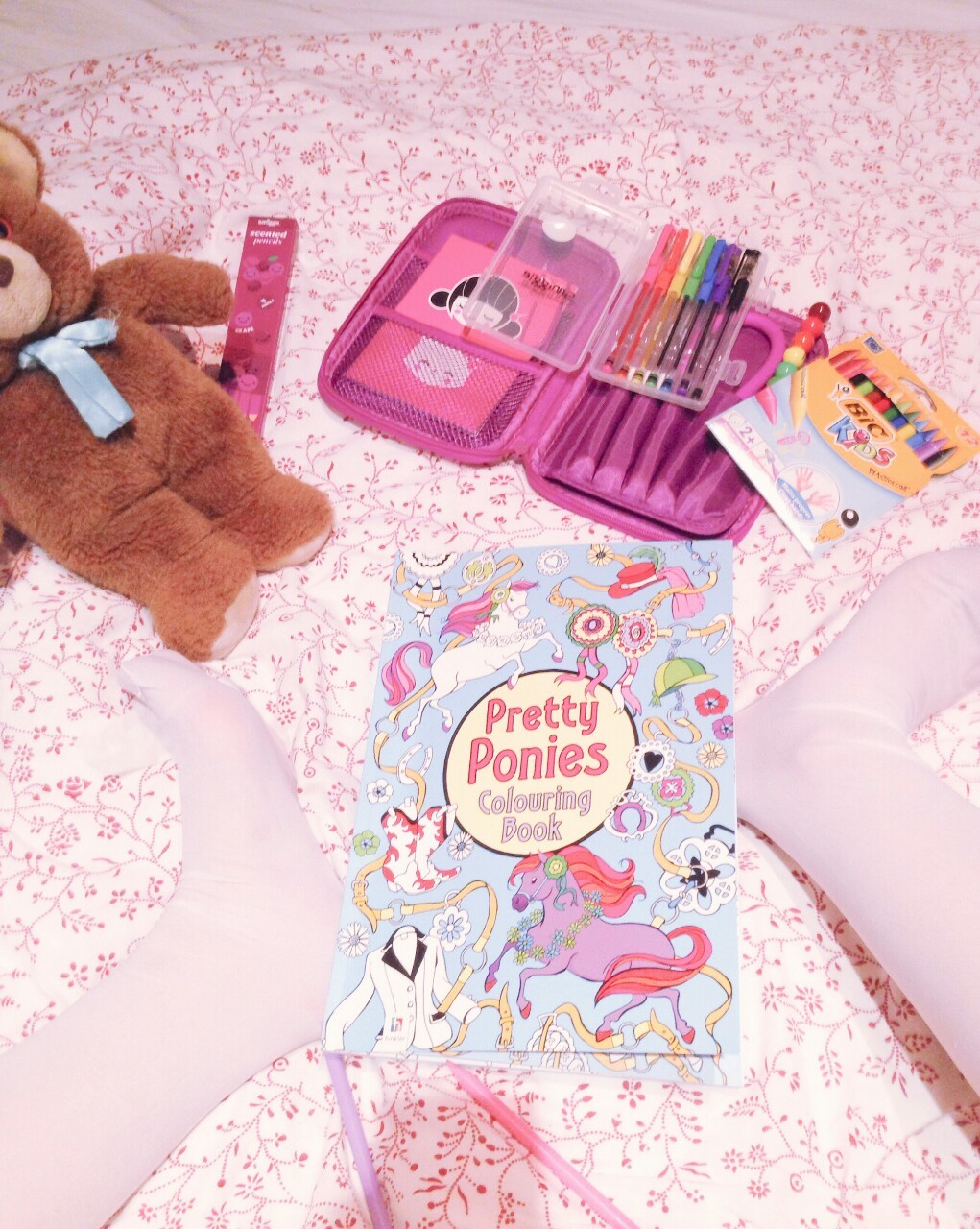 daddysprettylilkitty:Cutesy little space time with cutesy little presents. I love