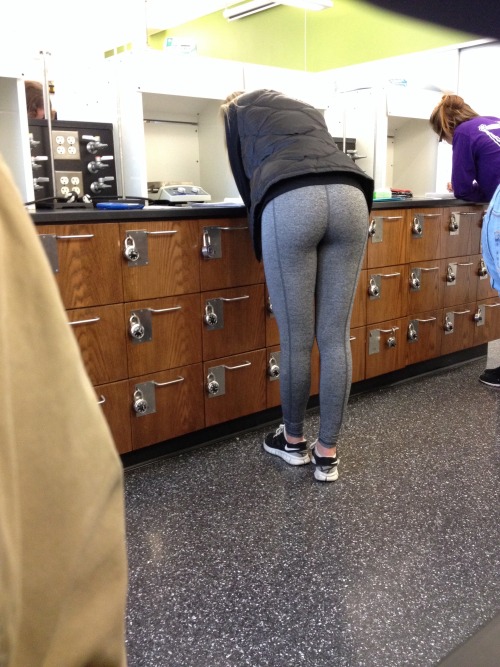 candidprdz: I was so distracted in class I had to snap a quick one.