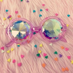 shopjeen:  Kaleidoscope sunnies brand new