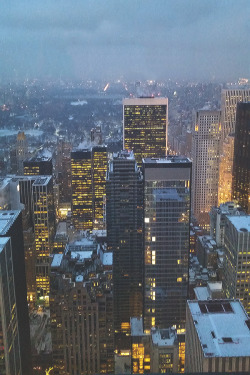 visualechoess:  A snowy day in NYC! by: Kelvin