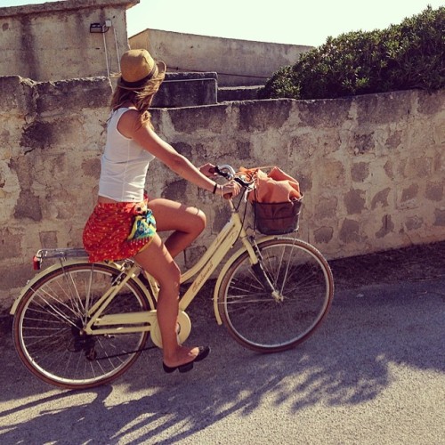 benedettotarantino:  Pedalando fischiettando a Favignana #bike #sun #egadi #sicily #island