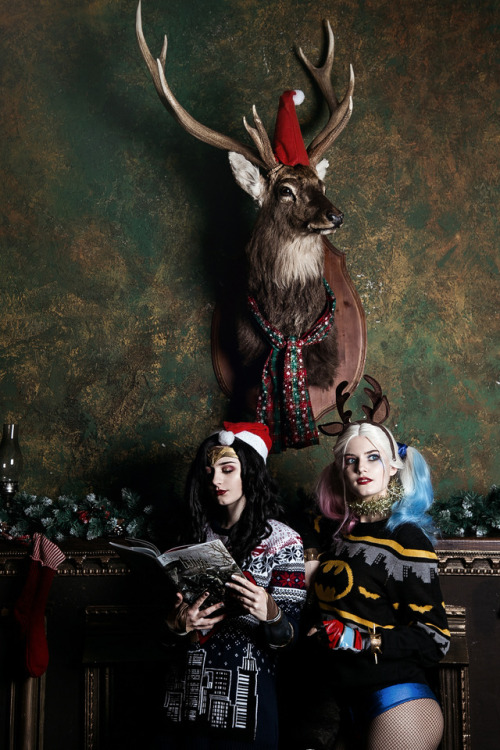 There’s Christmas in the air! DCEU- Harley Quinn// Wonder Woman cosplayHarly Quinn- @trishalay