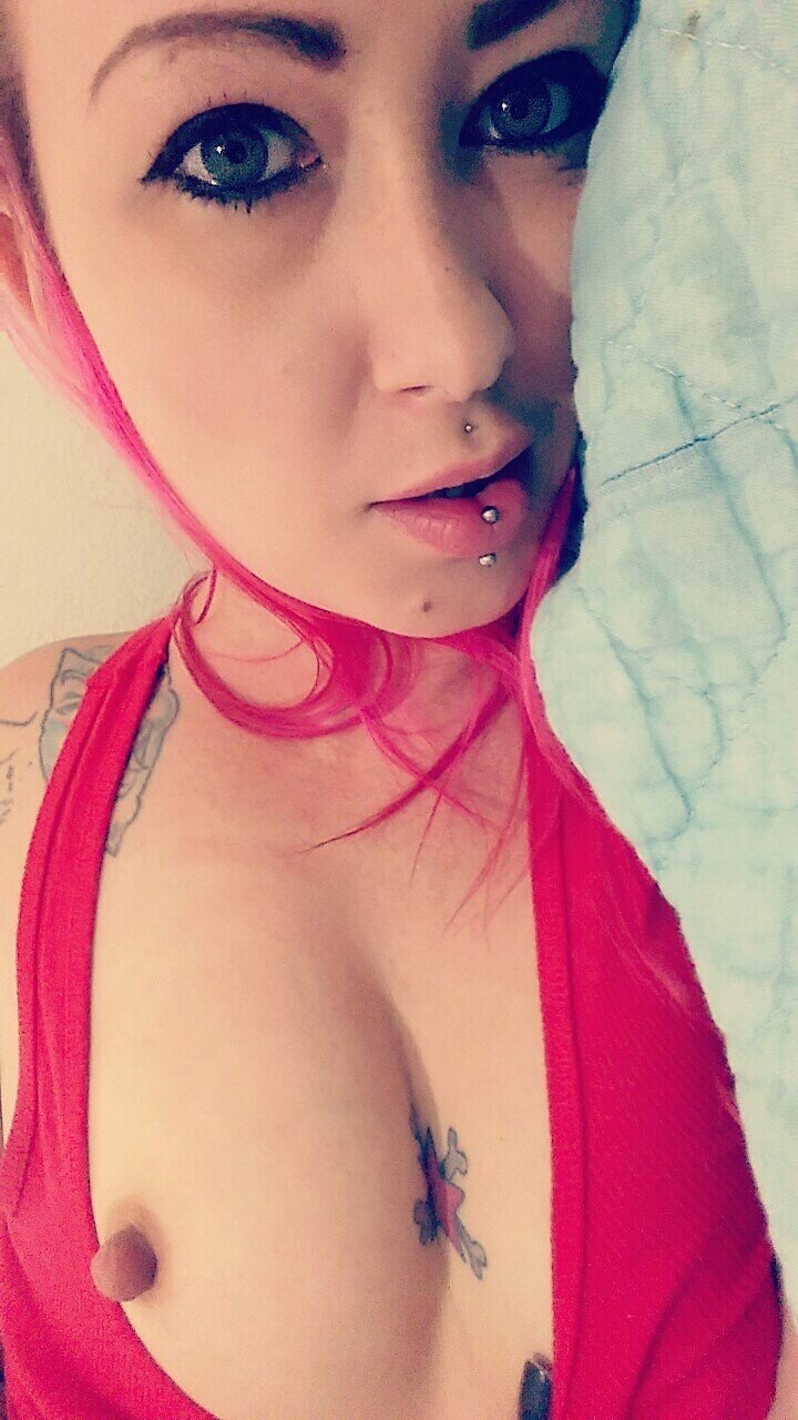 connoisseurofpussy6996:  Pink Haired Freak 😜