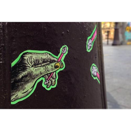 Reachless hand stickers #homey #stickers #stickerart #streetart #streetartparis #qtip #qtip #hand #s