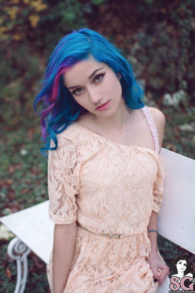 sglovexxx:  Fay Suicide