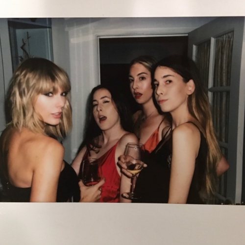 thehaimtime:haimtheband: alana needs ass, what’s wrong with that?