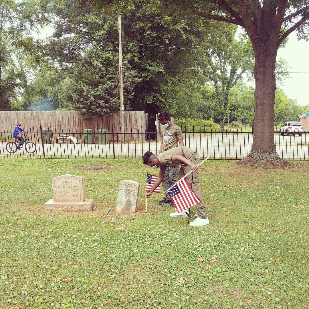 <p>#troop400hsv continued its annual tradition over the weekend marking the graves of veterans at the historic Glenwood cemetery.</p>

<p>We thank Councilmember Frances Akridge for joining us! (at Glenwood Cemetery)<br/>
<a href="https://www.instagram.com/p/CPi6DEAJ0nS/?utm_medium=tumblr">https://www.instagram.com/p/CPi6DEAJ0nS/?utm_medium=tumblr</a></p>