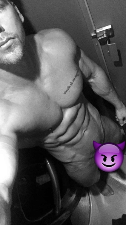 fuckyoustevepena:  Joss Mooney’s Dick Slip with Booty Flash.