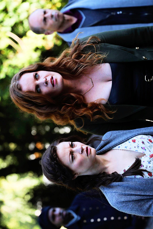 Belle and Zelena looking very puzzled in 6x07 “Heartless”.